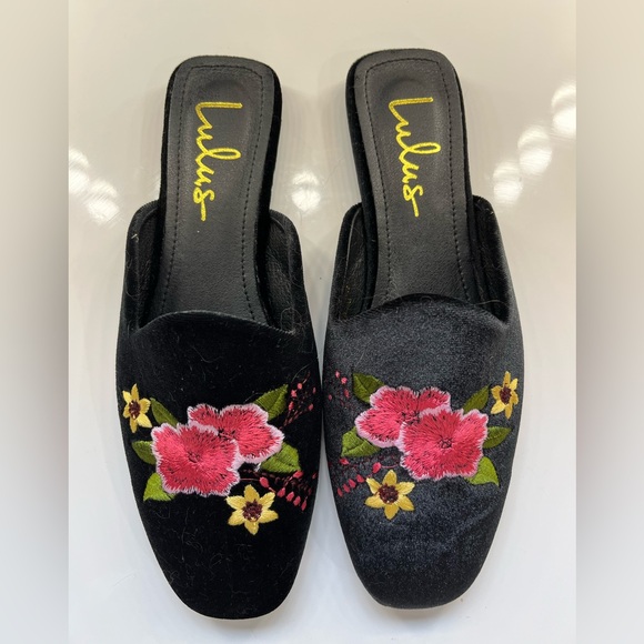 Lulus Black Velvet Embroidered floral, slip ons,loafers, slides, size 7 - Picture 2 of 7